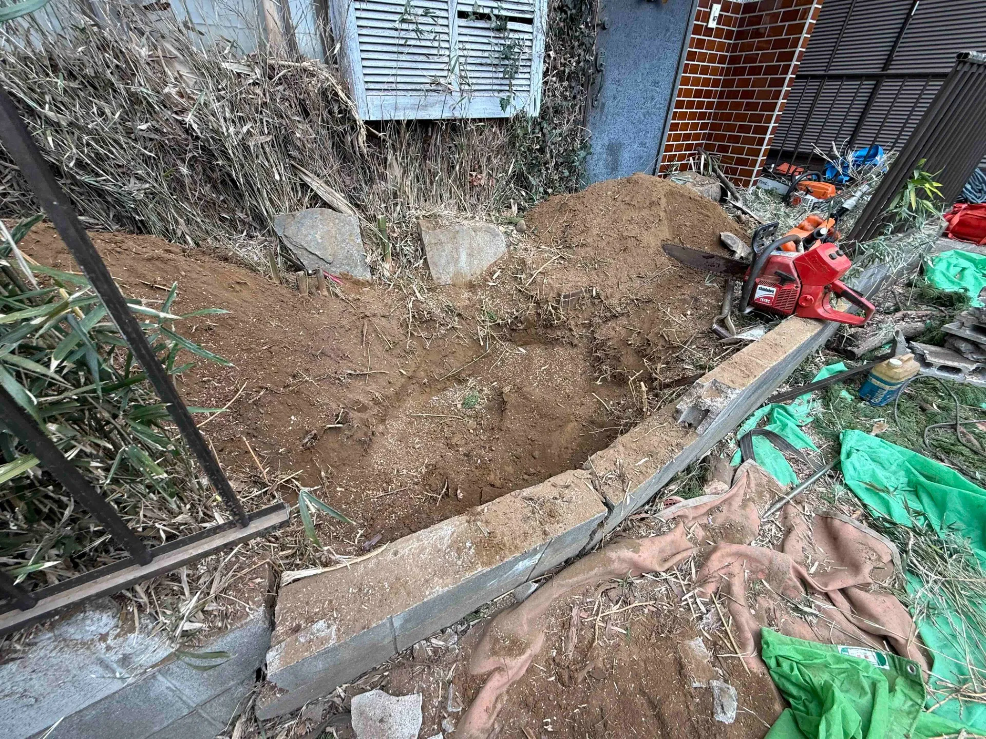 神奈川県川崎市高津区　カイズカイブキ抜根　施工後